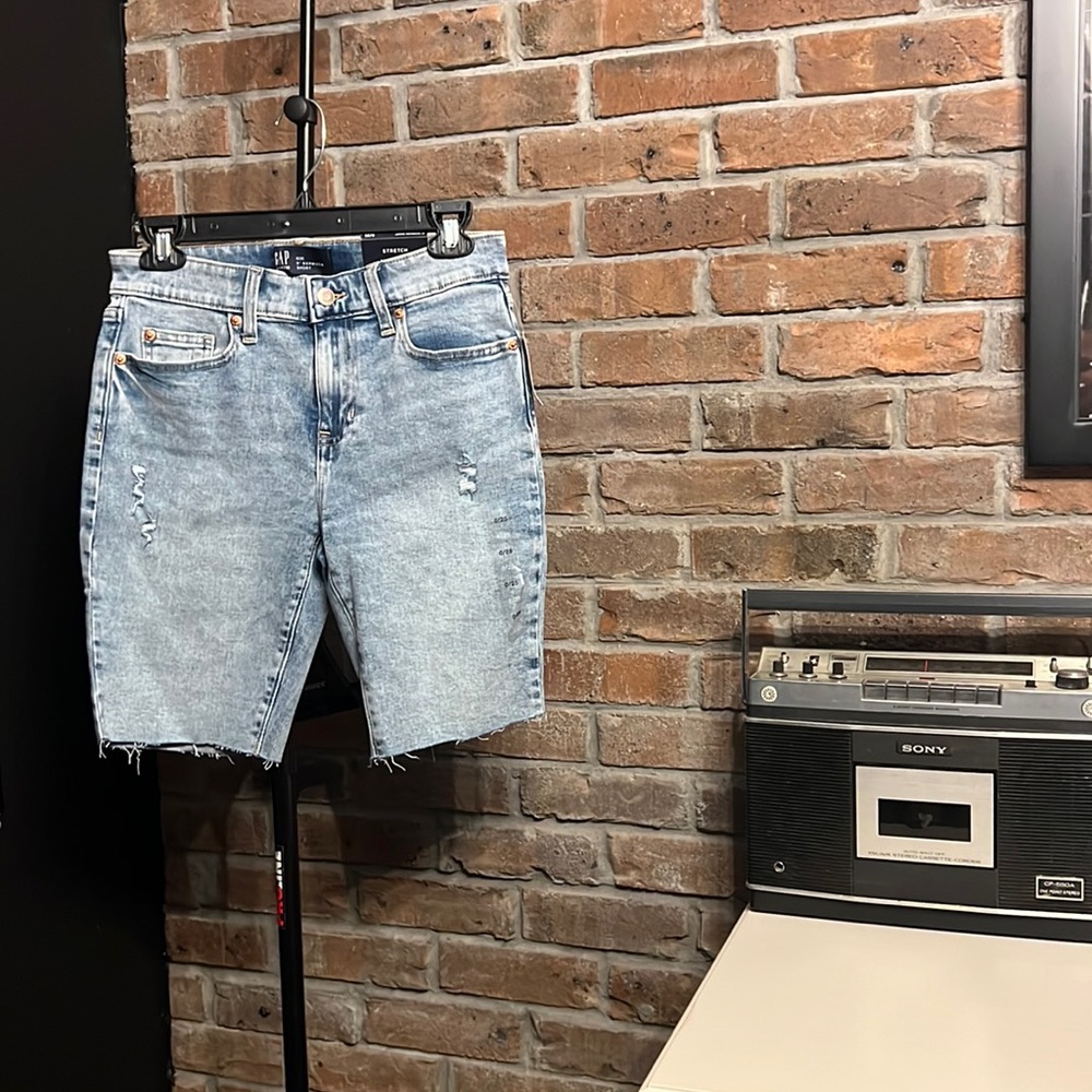 NEW Gap stonewash denim shorts